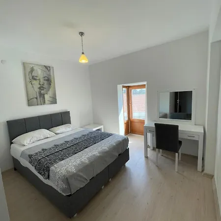 Aparthotel Cesme Suites *